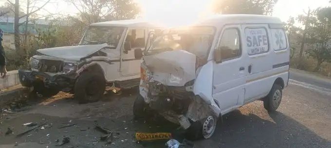 ଆମ୍ବୁଲାନ୍ସ ଧକ୍କା ମହିଳା ମୃତ ୨ ଗୁରୁତର